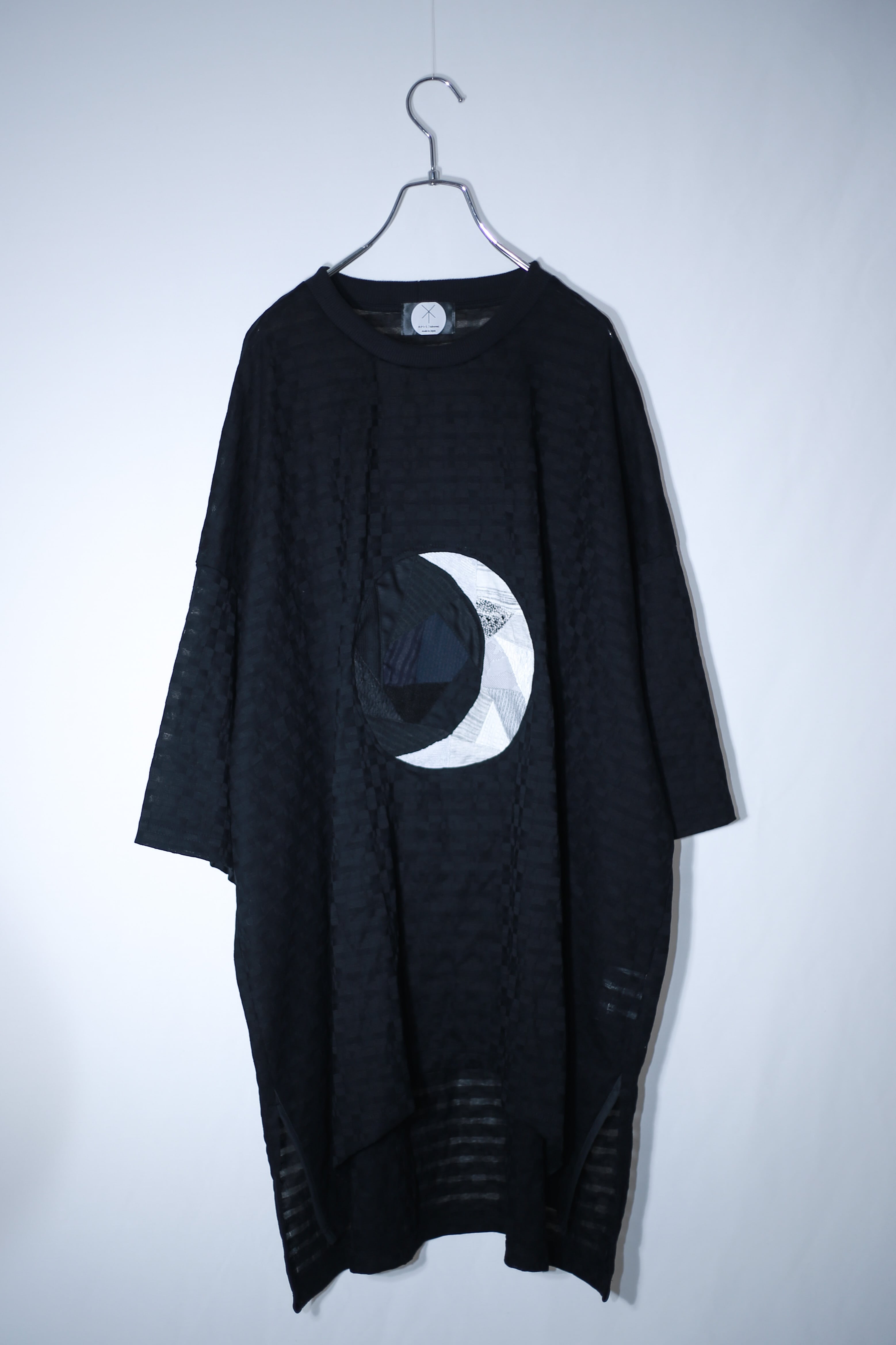 Slit-T-shirts ○ crescent moon (black)