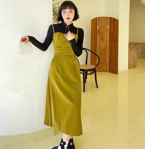 【送料無料】レディース フェイクレザーキャミワンピース  ミモレ丈 パーティー 結婚式二次会 お呼ばれ 個性的 大人可愛い ママコーデ ママファッション 韓国 オルチャンファッション 人気 トレンド 新作 20代 30代 40代 きれいめ レトロ シンプル 定番 お出かけ デート おしゃれ 通勤 通学 オフィス OL デイリー 普段着 ラフ カジュアル フェミニン シック ゆったり 体型カバー 着痩せ 着回し インスタ映え 春 秋 冬 CO2645