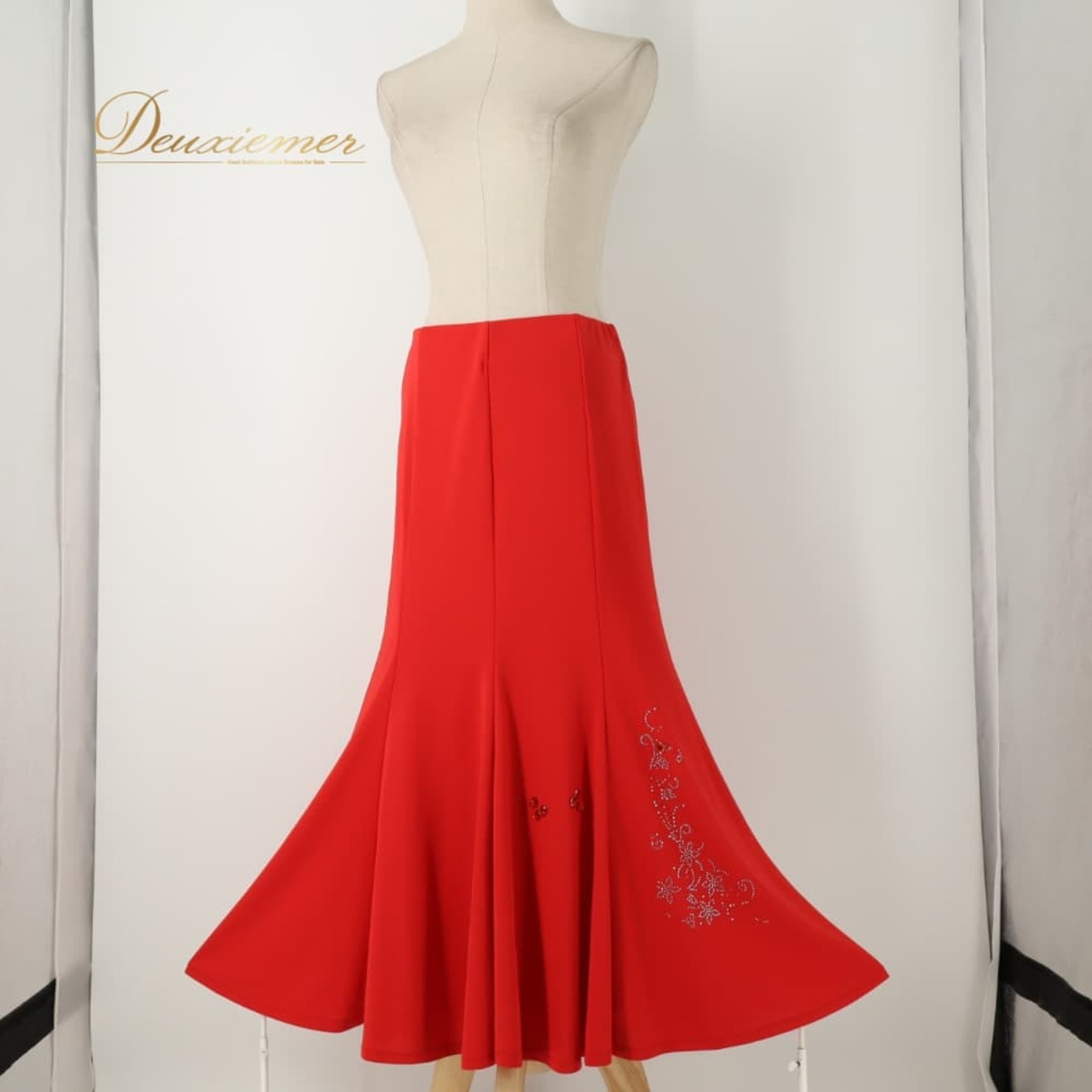 社交ダンス 衣装 prima boutique プリマブティック スカート レッスンウェア レッド系 赤 ラインストーン キラキラ 花柄 フレア 真っ赤 軽やか 華やか 鮮やか かわいい おしゃれ 上品 大人っぽい ダンス 練習 レッスン ダンス衣装 練習着 社交ダンス衣装