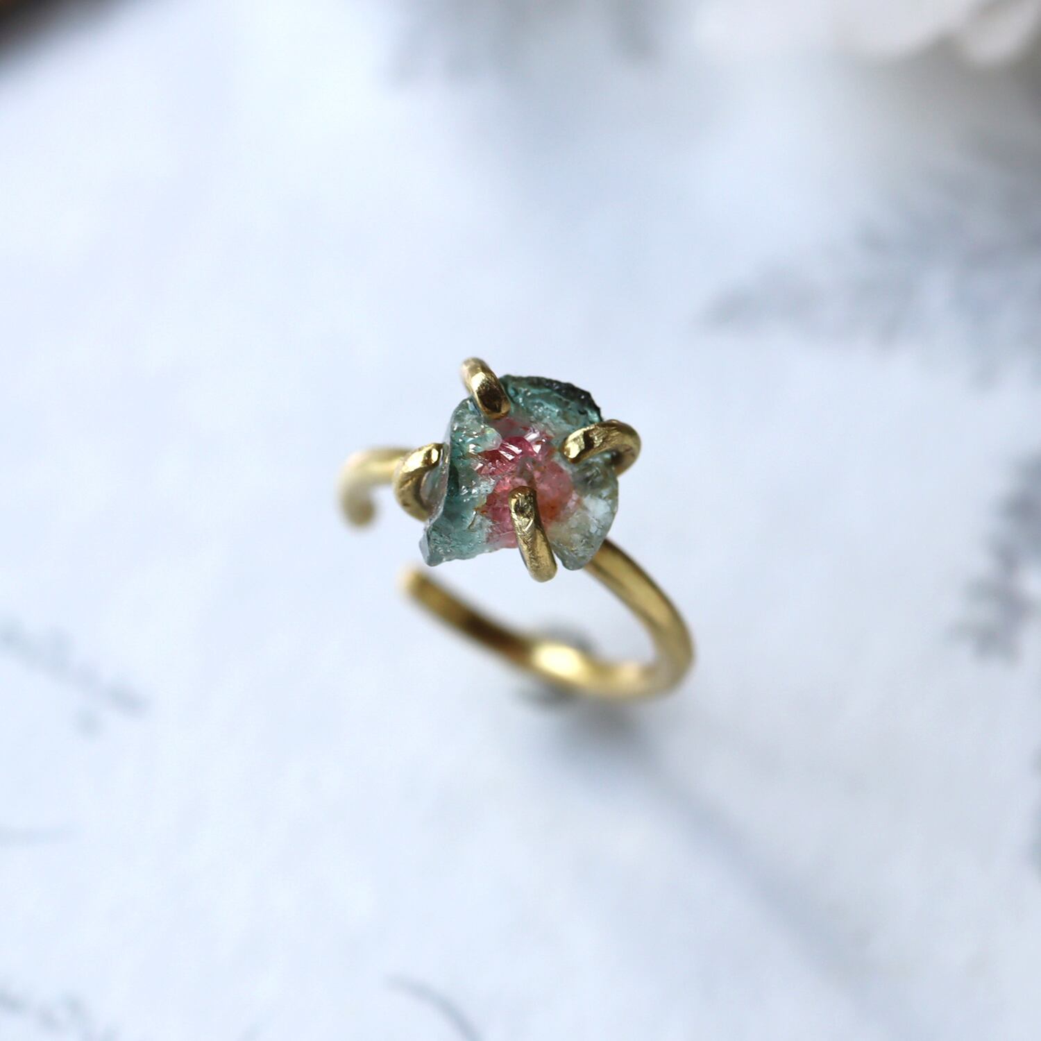 原石ウォーターメロントルマリンのイヤーカフ