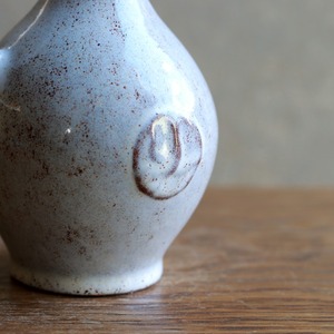 ぽってりかわいい、陶器のボトル