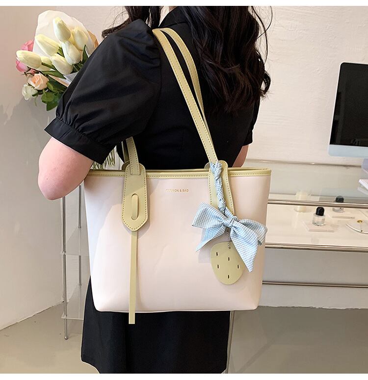 公式の 一閑張りバッグ（チャーム付き） 和装用バッグ