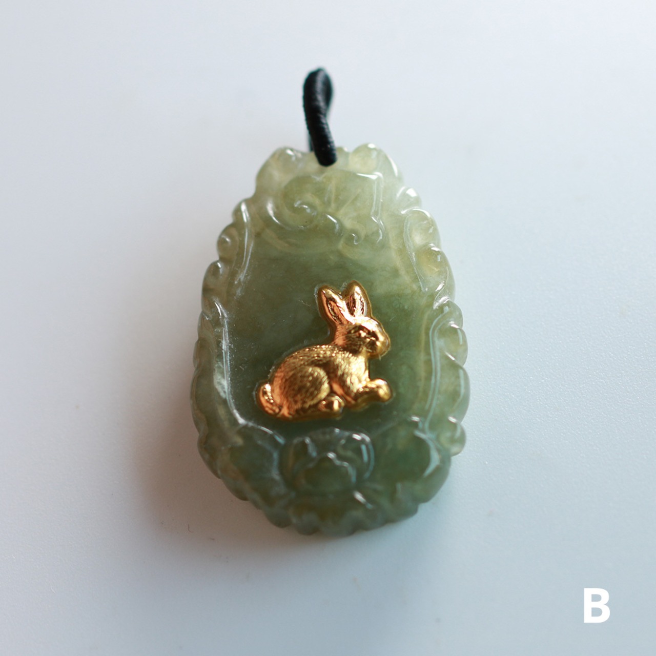 個性的なグリーンと24金のうさぎが高級感あり Rabbit K24G (S)翡翠ペンダントトップ A貨翡翠 jd_pt1198