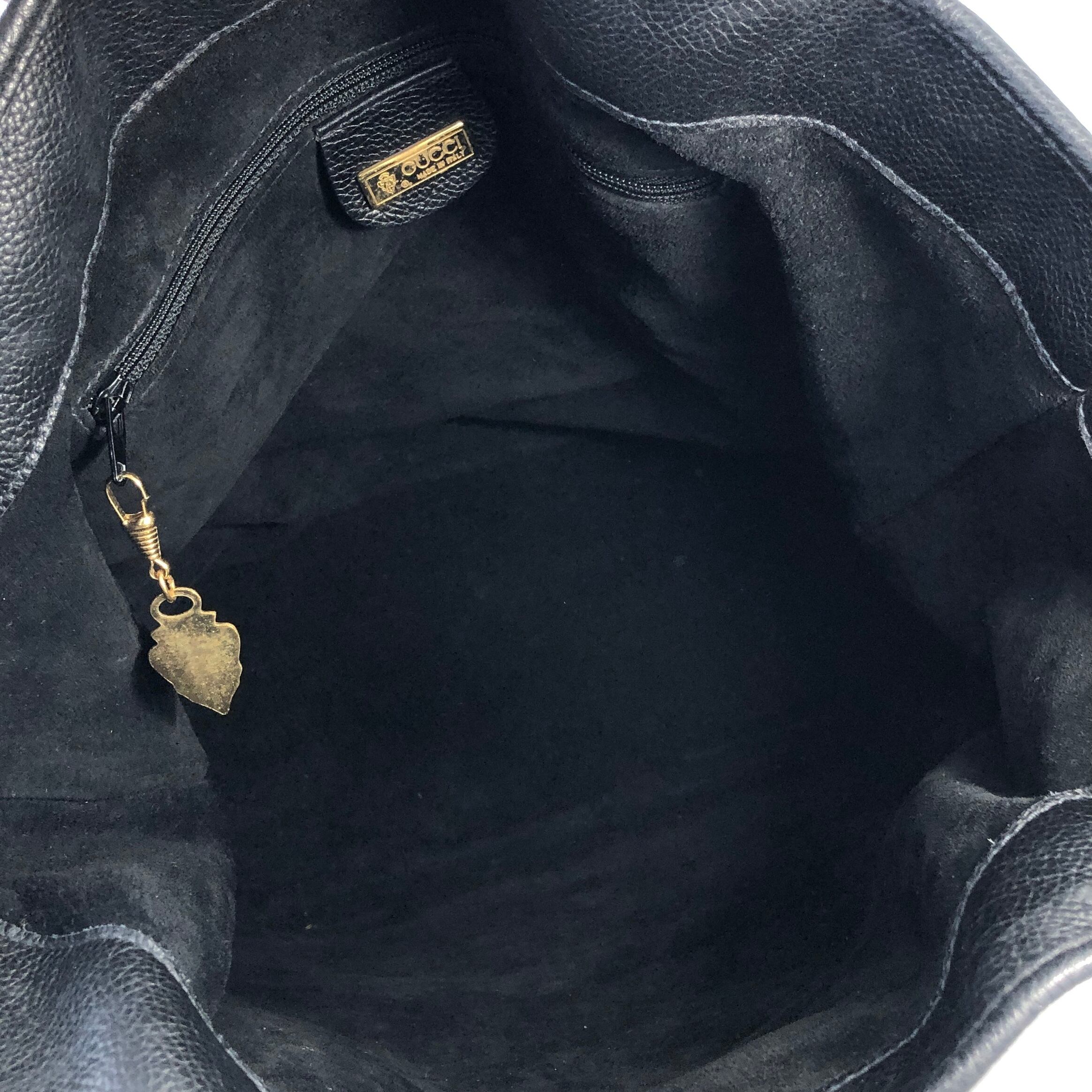 GUCCI グッチ ロゴ型押し レザー 巾着 ショルダーバッグ ブラック