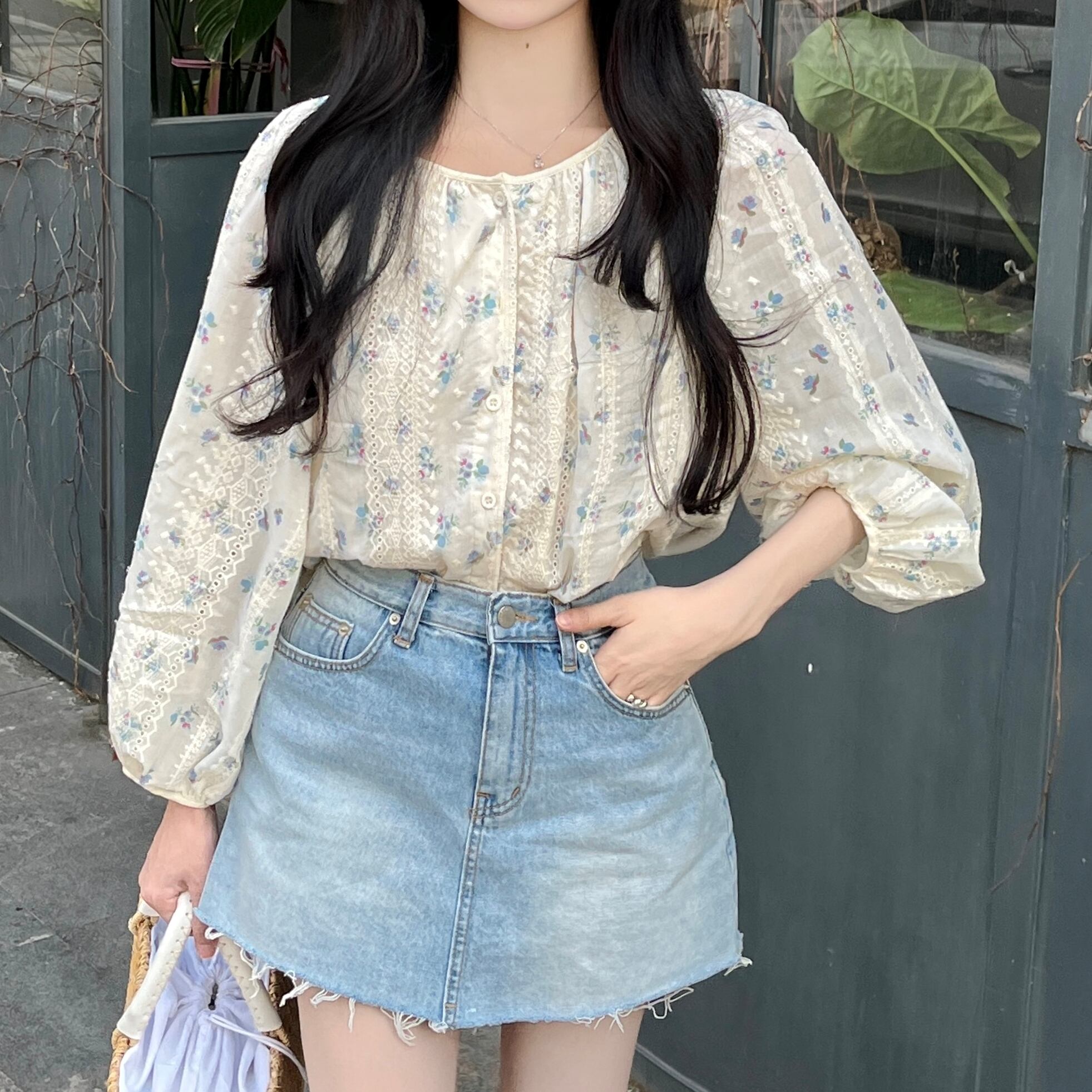 トップス レディース シャツ ブラウス ショート丈 長袖 ボリューム袖 ラウンドネック 細身 シフォン フリル プルオーバー かわいい レース 大人可愛い きれいめ カジュアル エレガント フェミニン おしゃれ セクシー おとな ナチュラル こなれ感 キュート ガーリー レトロ 華やか 花柄 学生 通学 デート お出かけ 女子会 パーティー リゾート 旅行 海 カフェ巡り 街歩き フリーサイズ ゆる 春 夏 秋 10代 20代 30代 ママ 韓国系 着回し ファッション コーデ モテ ブルー 送料無料