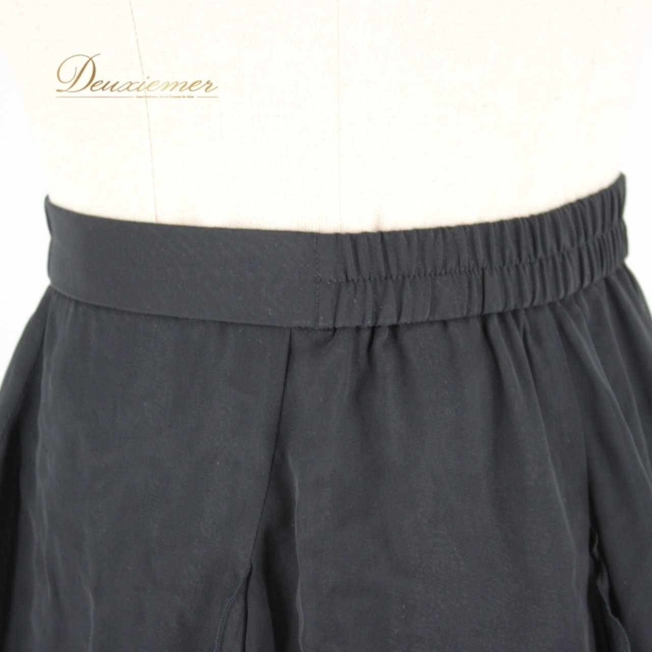 社交ダンス 衣装 スタンダード スカート レッスンウェア オールシーズン 黒 U:NA ユーナ ブラック系 透け感 フォーマル 無地 シンプル 練習着 サテン素材 エレガント 大人 可愛い フレア スカート 柔らかい 着心地抜群 練習用ファッション ダンス衣装 長めの丈 フォーマルウェア バレエスタイル 適応体型 伸縮性 軽やか シンプルデザイン