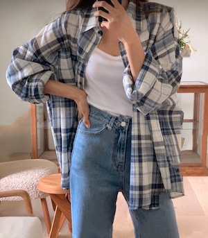 チェックシャツ