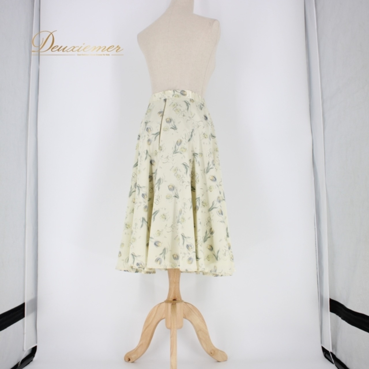 社交ダンス 衣装 スタンダード スカート レッスウェア 練習着 ROYAL DANCE by Chacott ロイヤルダンス チャコット イエロー系 ホワイト系 フラワー柄 おしゃれ 上品 光沢感 ストレッチ素材 柔らかい 体型カバー タイトフィット ブライズメイド 結婚式 お揃い ダンスパフォーマンス レッスン用 かわいい レディース