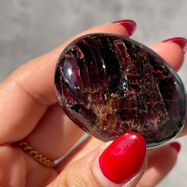 インド産【ロードライトガーネット】パームストーン｜握り石｜鉱物 天然石 パワーストーン