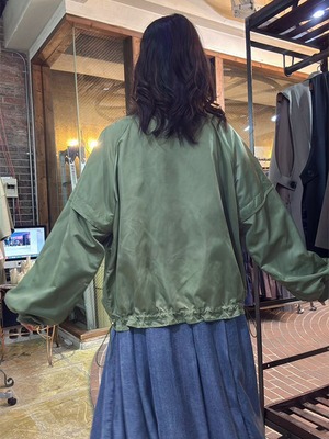 33℃　dn601kn316　デザインギャザークルーネックzip bz