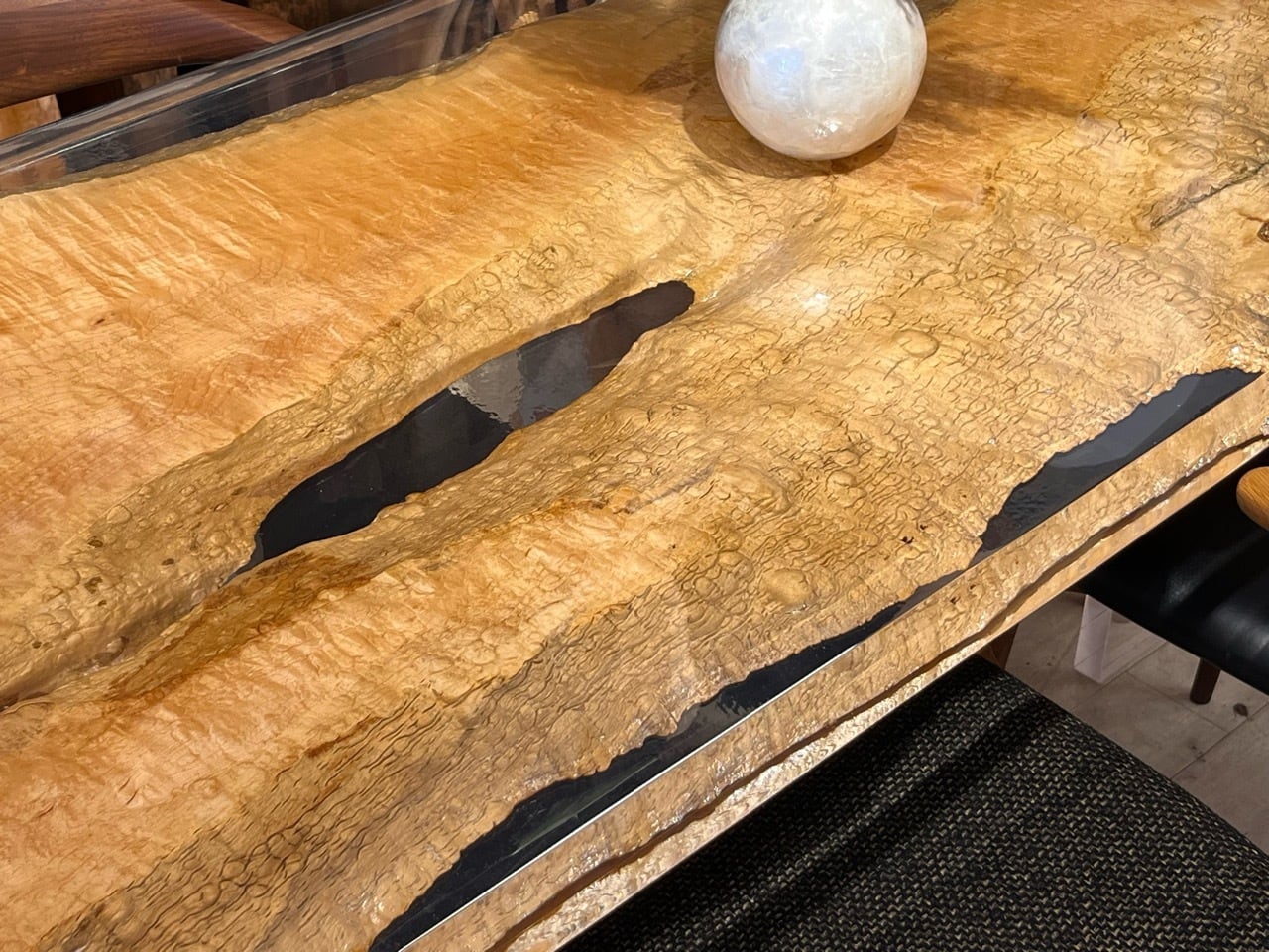 【送料無料】　樺　カバ　一枚板テーブル　レジン　縮み杢　玉杢　ローテーブル 送料無料】 樺 カバ 一枚板テーブル レジン 縮み杢 玉杢 ローテーブル