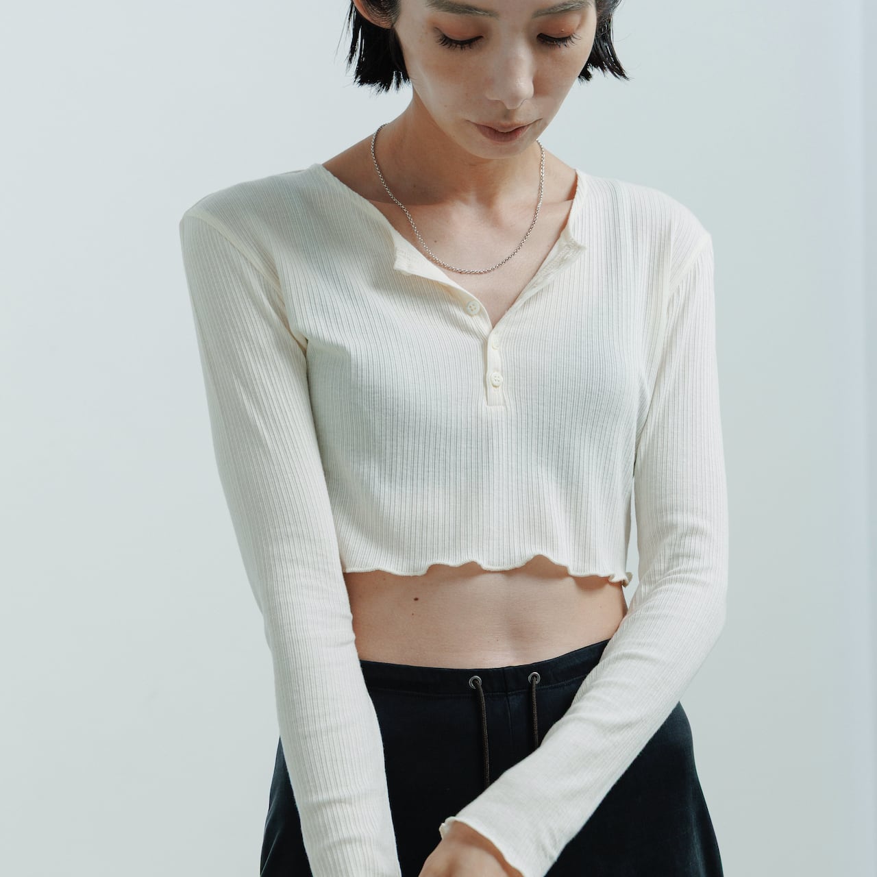 AO-79 silk cut henley / off white