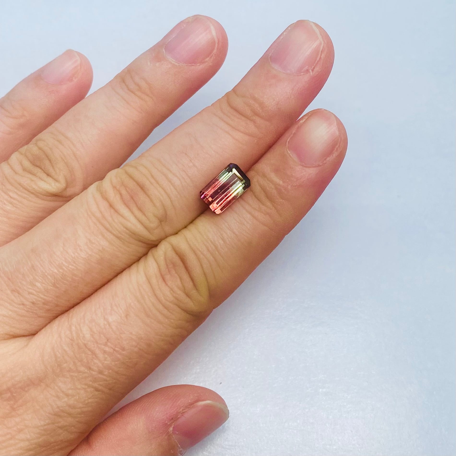 日本画赤富士のようなバイカラートルマリン