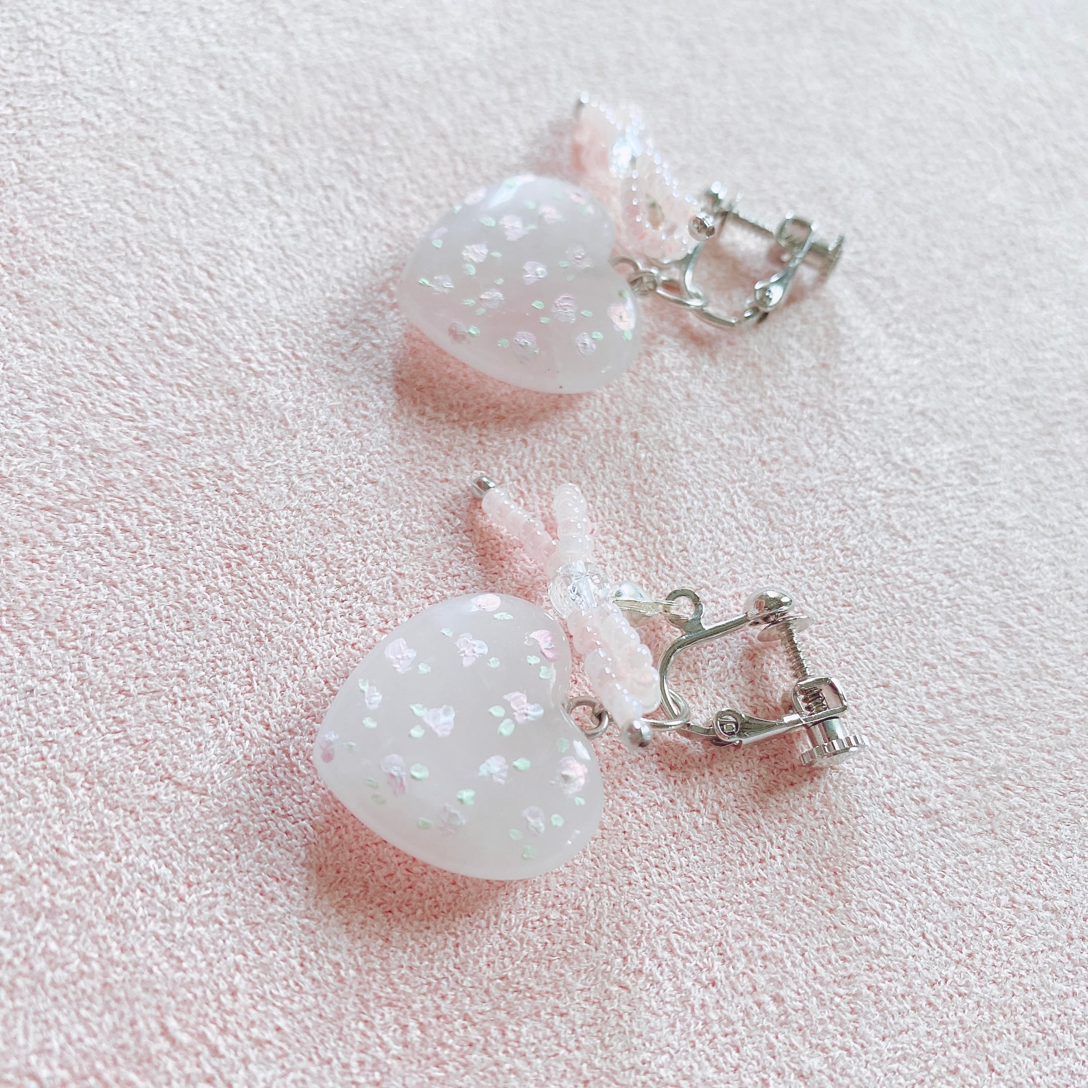 天然石×handpaint 小花柄耳飾り