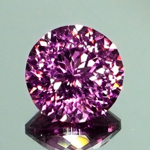 【DISCOVERY】Bright Brilliant Cut®︎ “129 Facets” 0.68ct Natural Rhodolite Garnet