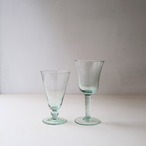 すきとおった青緑のグラス