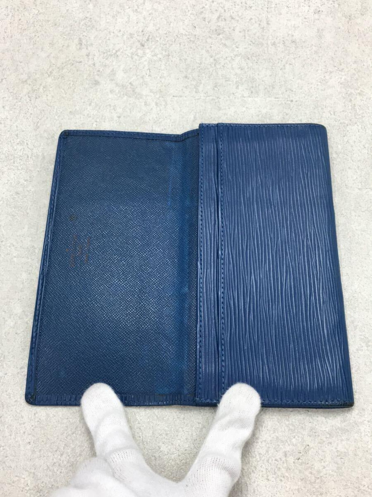 LOUIS VUITTON(ルイヴィトン)エピポルトエンカルトクレディ札入れ/ブルー