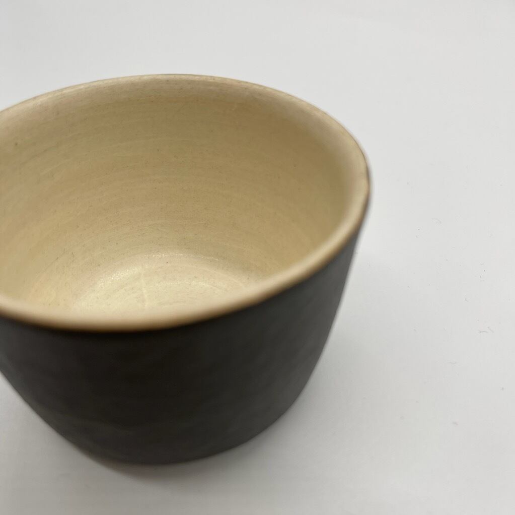 鈴木智子(いにま陶房)』猪口カップ 墨黒化粧 2110901565671 | 『うつわ