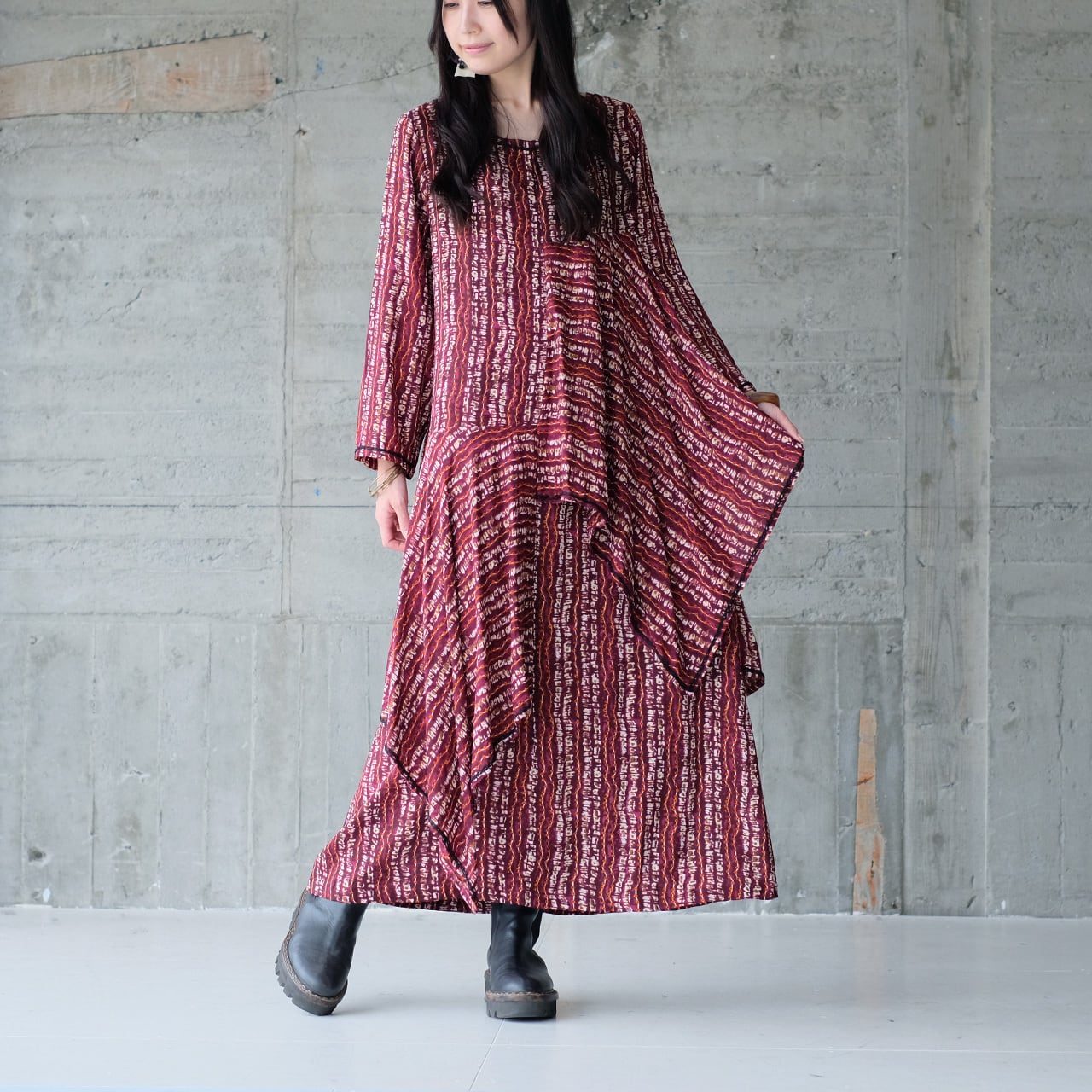 【秋冬新色】サマになる立体的シルエット!ランダムレイヤードワンピース(25s-01)ボルドー