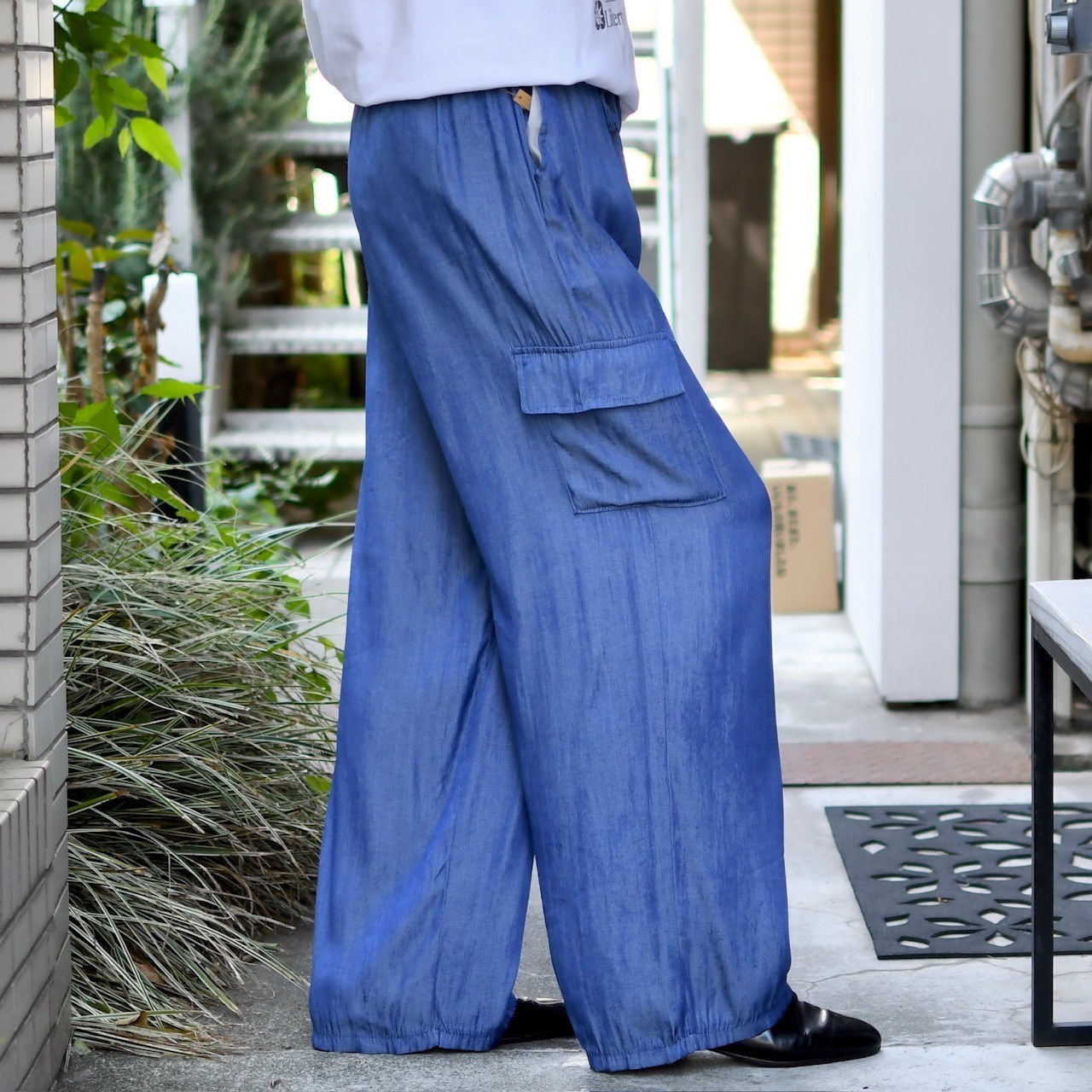 drape silhouette gloss wide cargo pants
