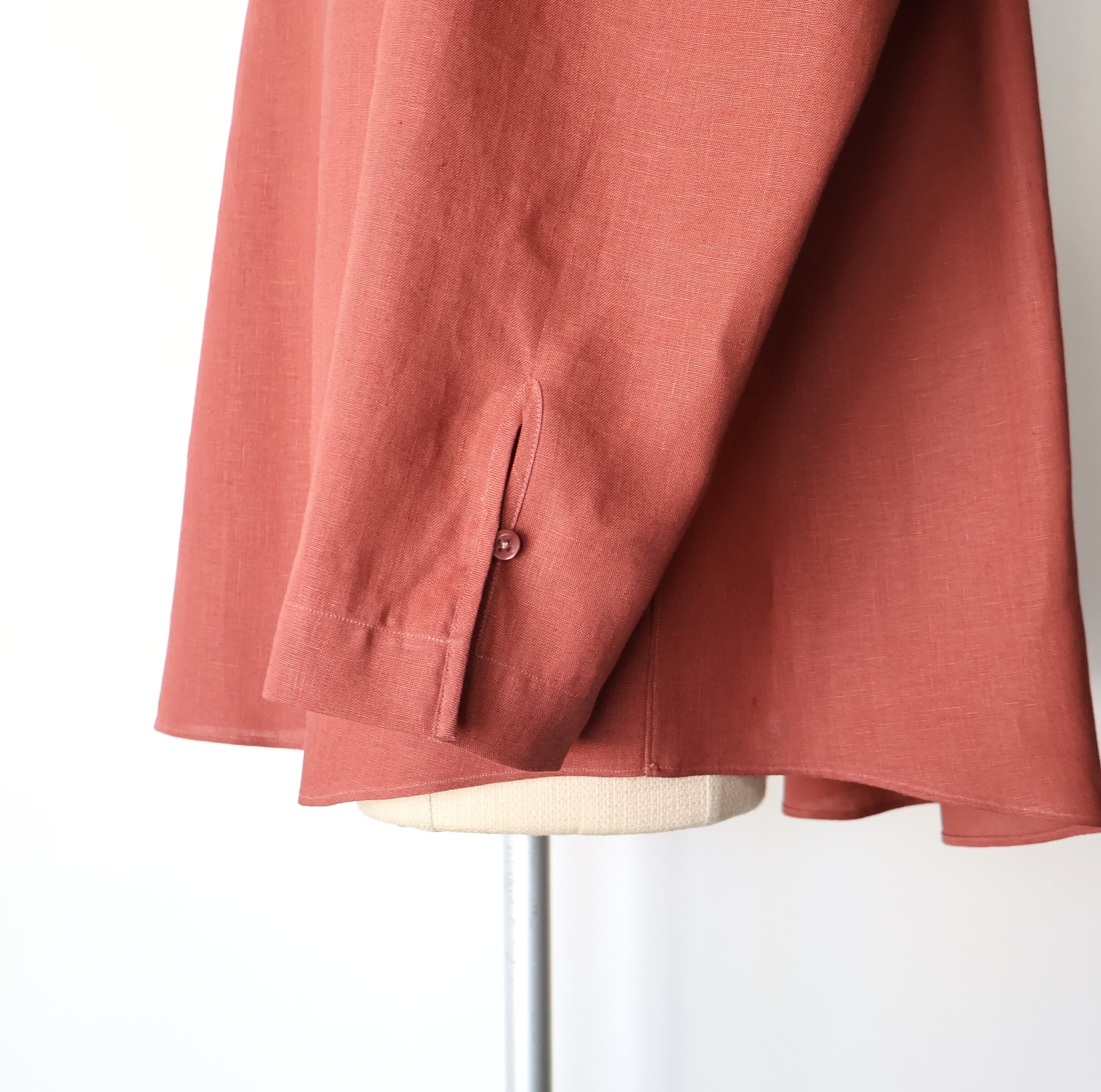 POSTELEGANT “ Linen Gathered Pull-Over Shirt ( Dark Red )” | H.inch