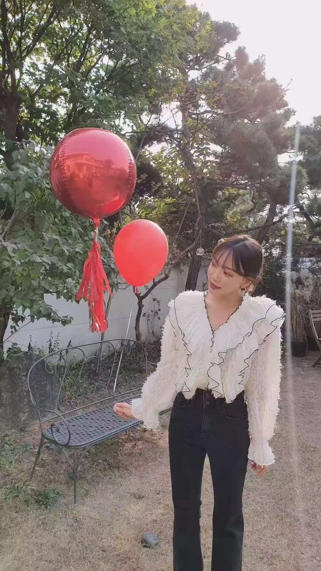 Vネック　フリルブラウス　AJ44170-D02