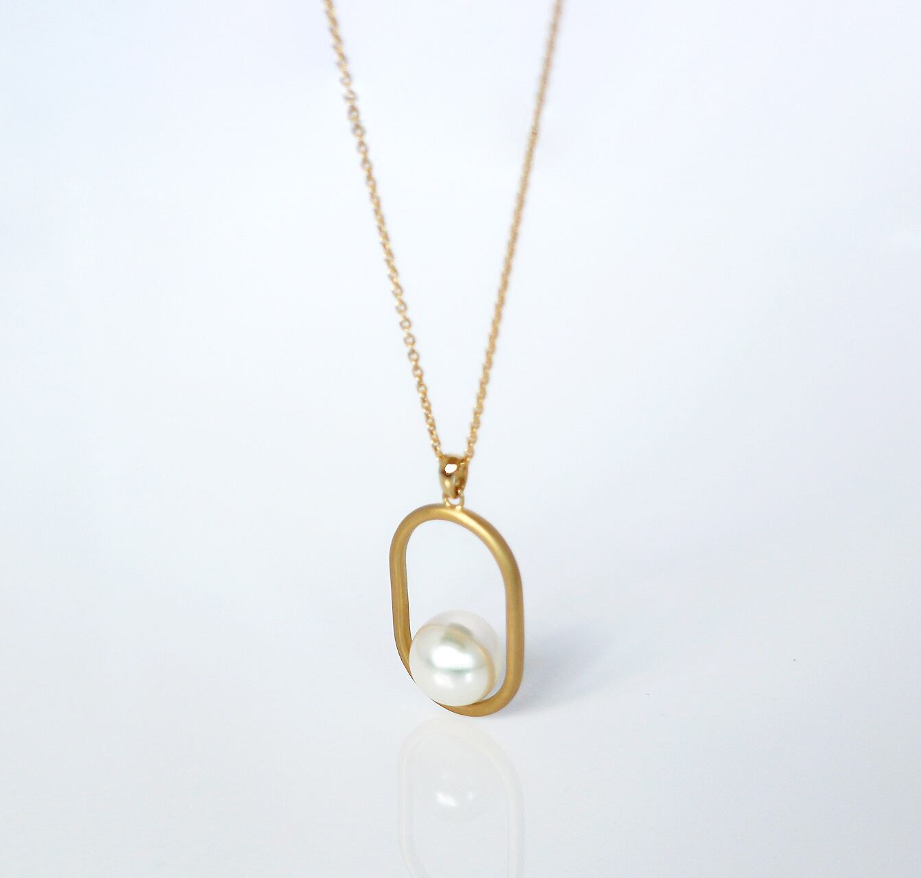 FREELY / Necklace (Natural White)