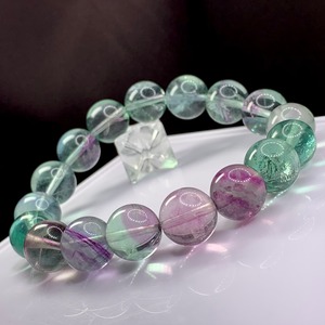 f124.透明度抜群うる艶グラデーションフローライトブレスレット