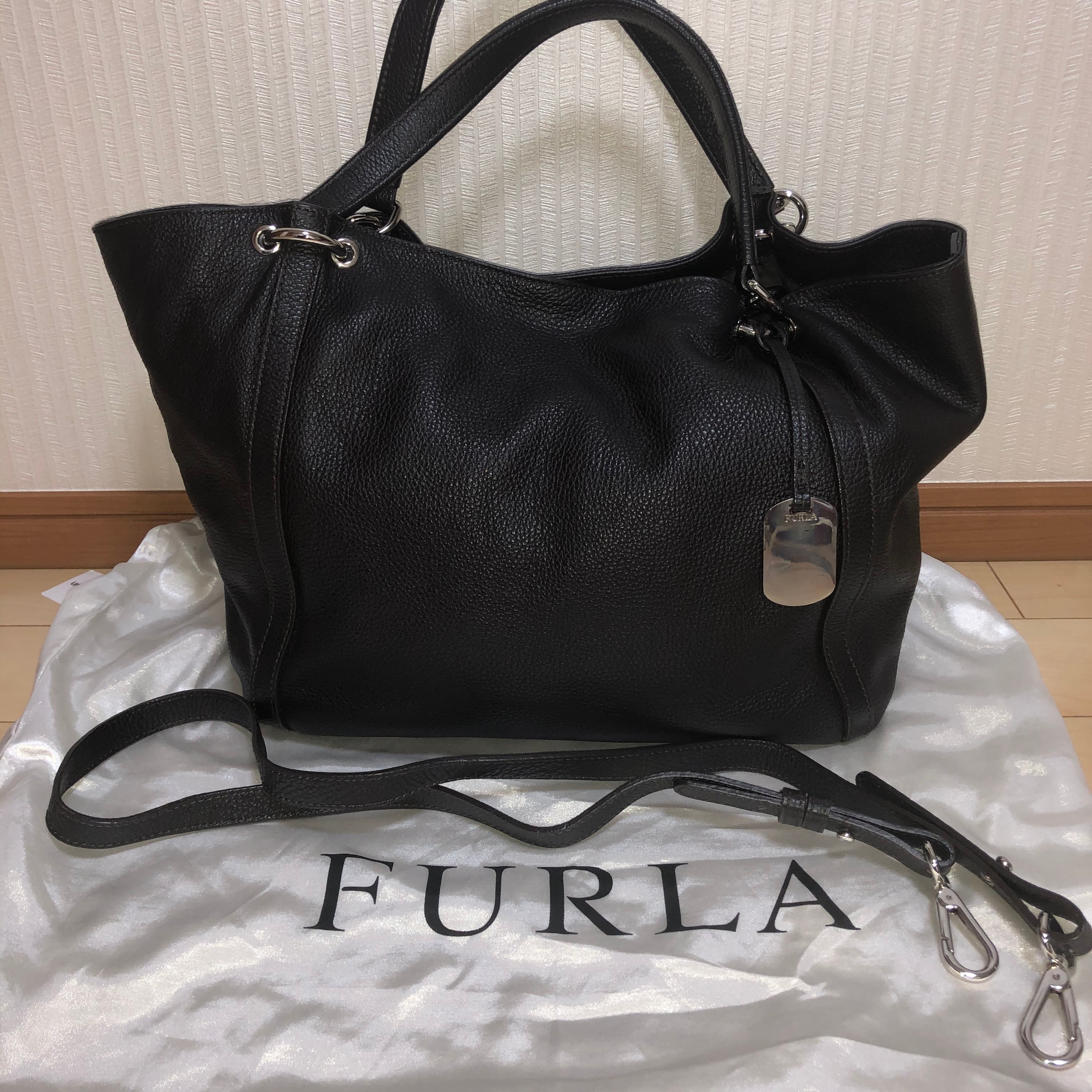 FURLAストラップ付きバッグ