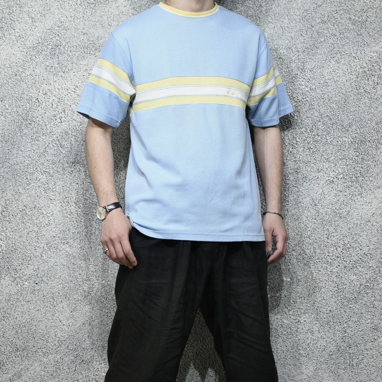 switching design knit tee