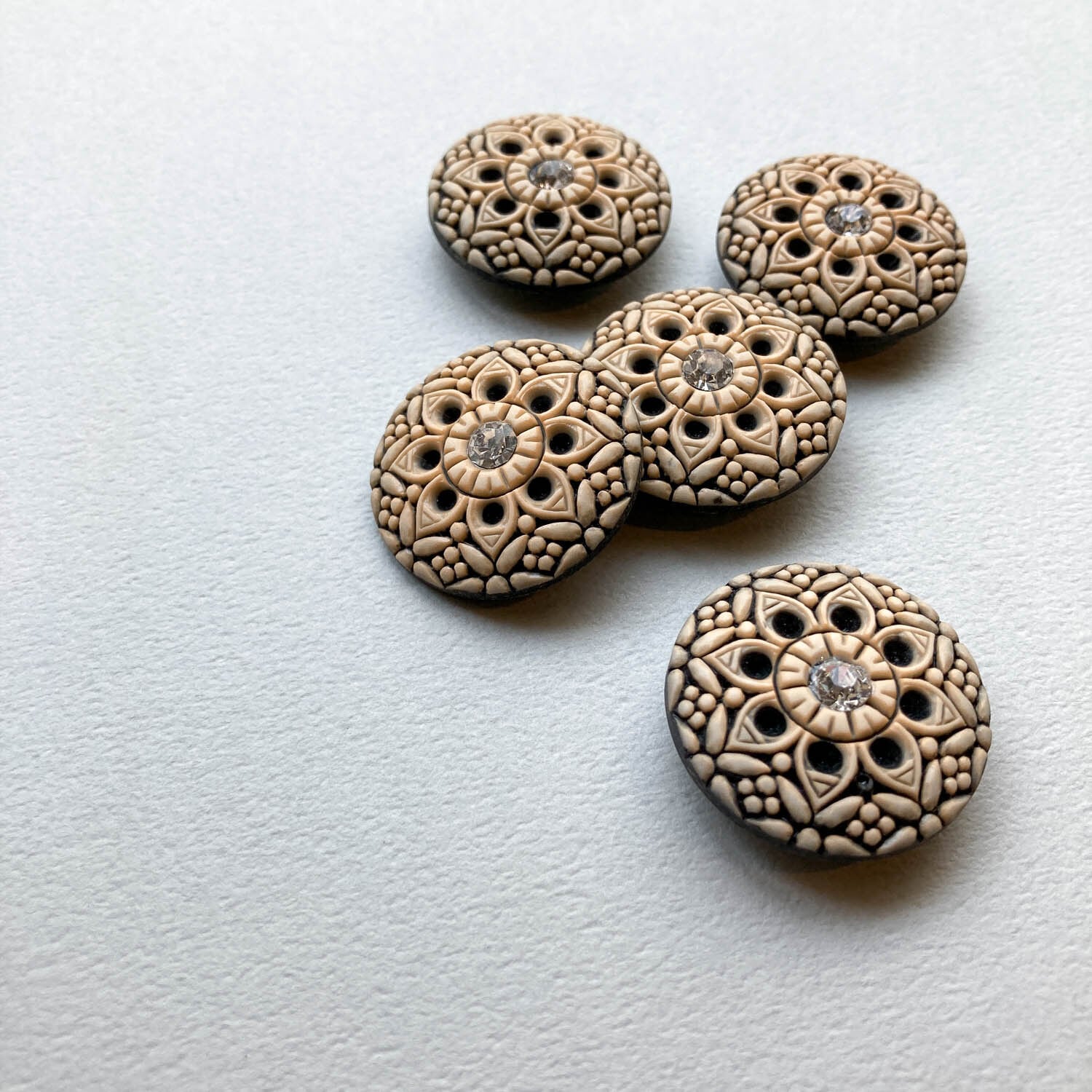 ビジュー付き花模様ボタン（25mm） | Dua-アクセサリーパーツショップ
