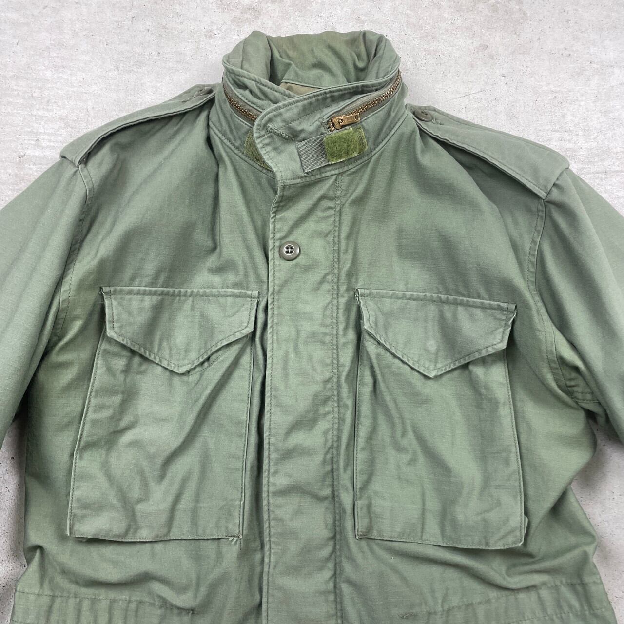 90年代 ALPHA INDUSTRIES アルファ 民間品 M-65 ミリタリー フィールドジャケット SMALL REGULAR メンズM-L相当 古着 90s SCOVILLジップ ヴィンテージ VINTAGE カーキグリーン【ミリタリージャケット】/カーキグリーン【SA2501-30】 | cave 古着屋【公式】古着通販サイト 90年代 ALPHA INDUSTRIES アルファ 民間品 M-65 ミリタリー フィールドジャケット SMALL REGULAR メンズM-L相当 古着 90s SCOVILLジップ ヴィンテージ VINTAGE カーキグリーン【ミリタリージャケット】/カーキグリーン【SA2501-30】 | cave 古着屋【公式】古着通販サイト