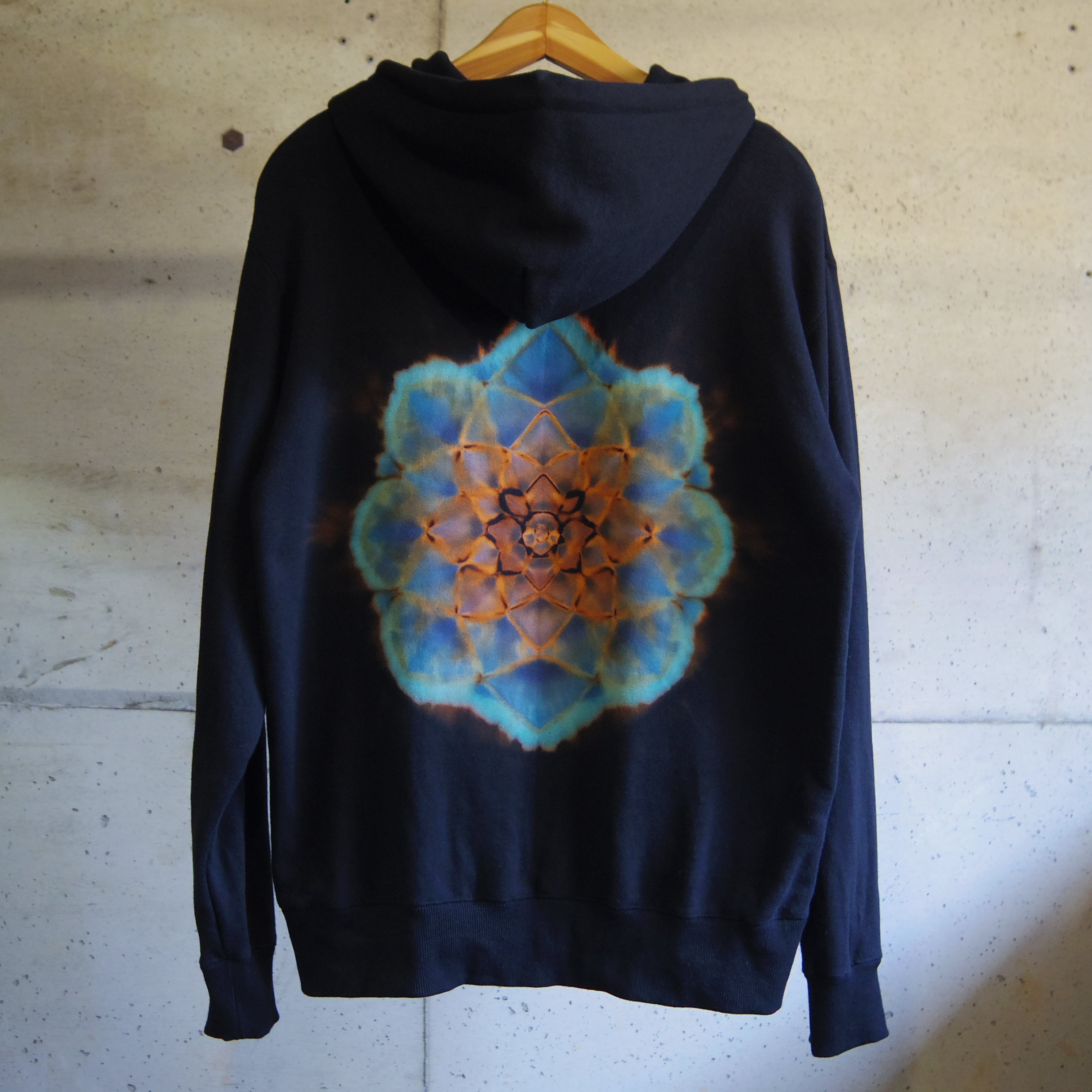 抜染×曼荼羅染め” TIE DYE ZIP PARKA / タイダイ ジップパーカー 《L