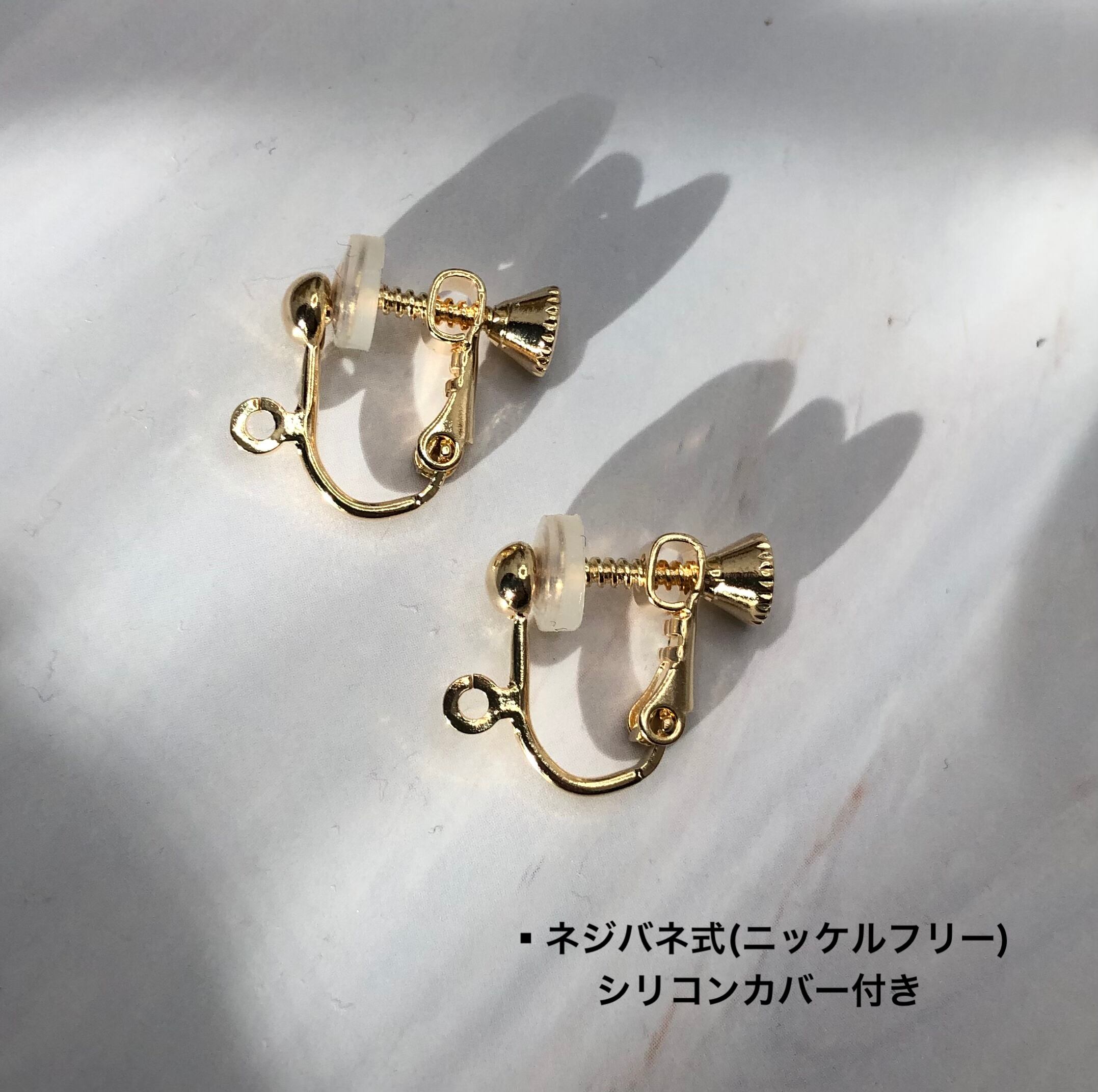 No.278 モノトーン花びらピアス/イヤリング