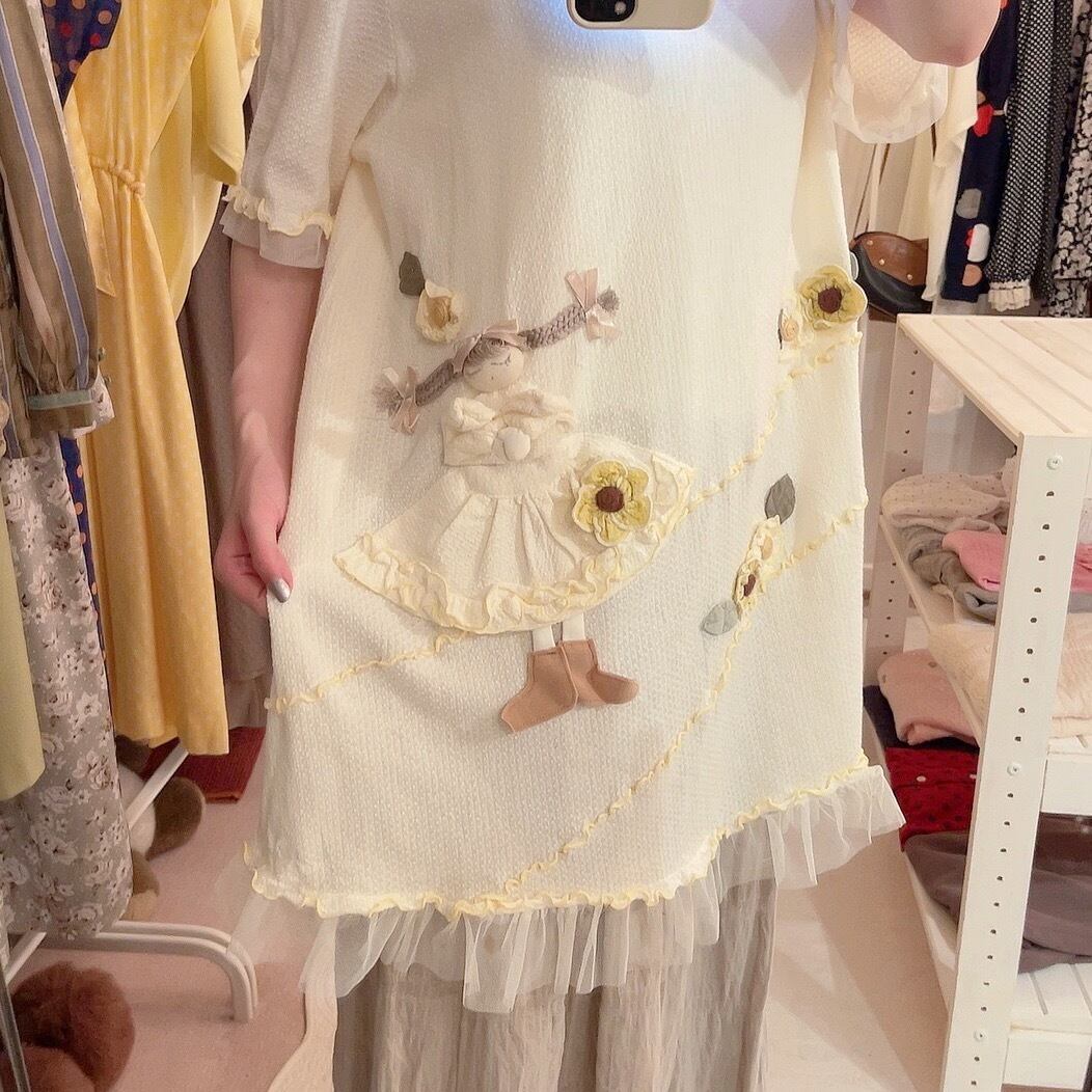 doll & flower applique pull over