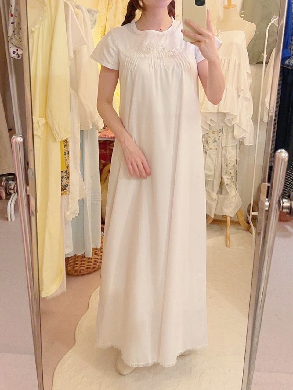 white lace embroidery sleeve less neglige