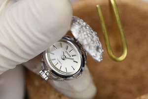 【ビンテージ時計】デッドストック　1970年代製造　シルバーのカバー付きシチズン指輪時計　日本製　