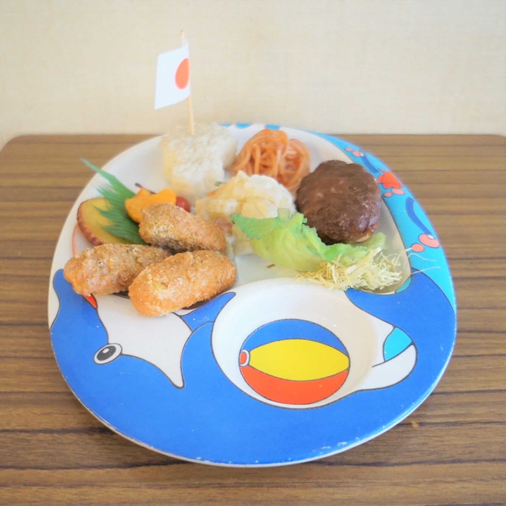 お子さまプレートの食品サンプル（食券プレートつき） | 純喫茶家具の
