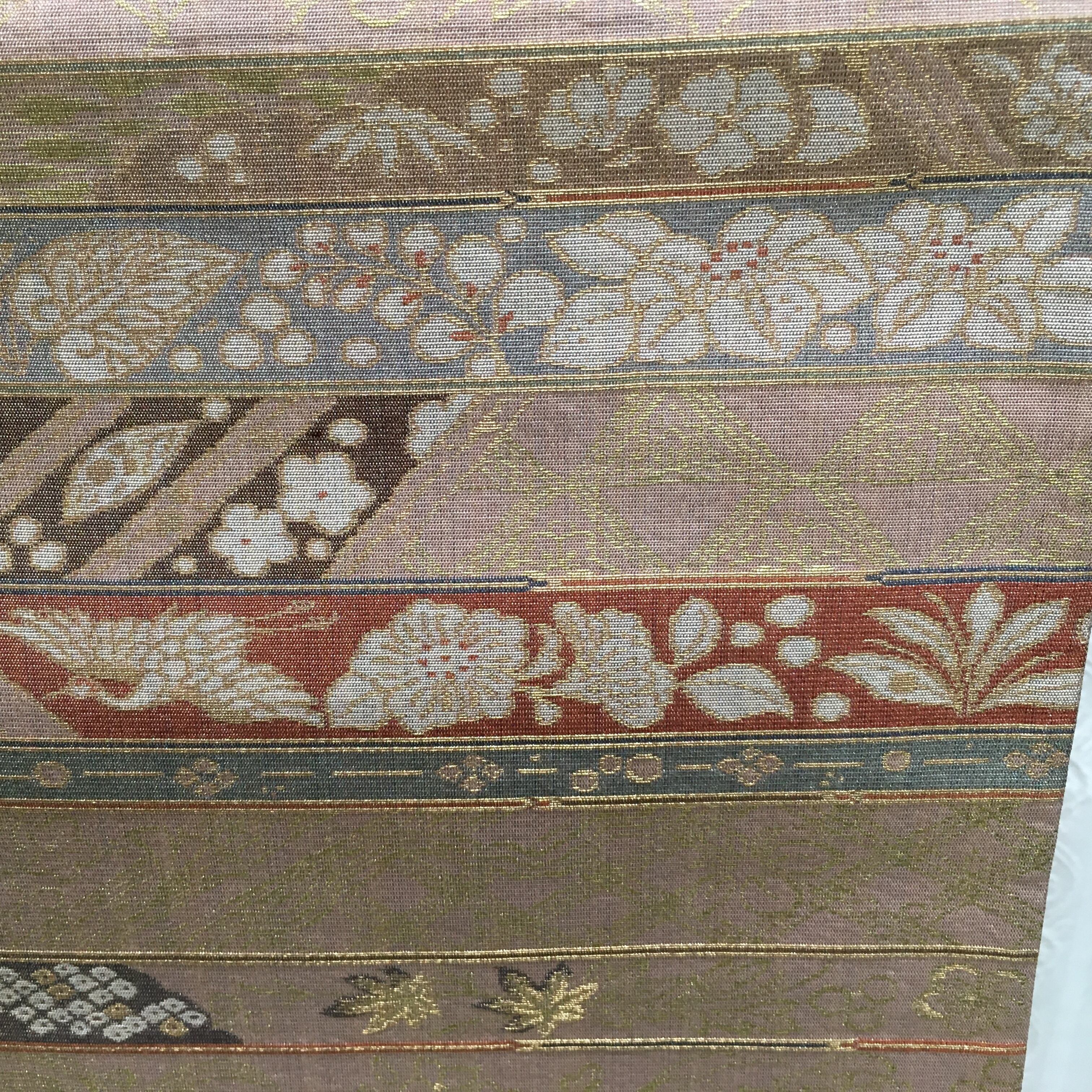 袋帯（肌色地横段に鳥、辻ヶ花模様）