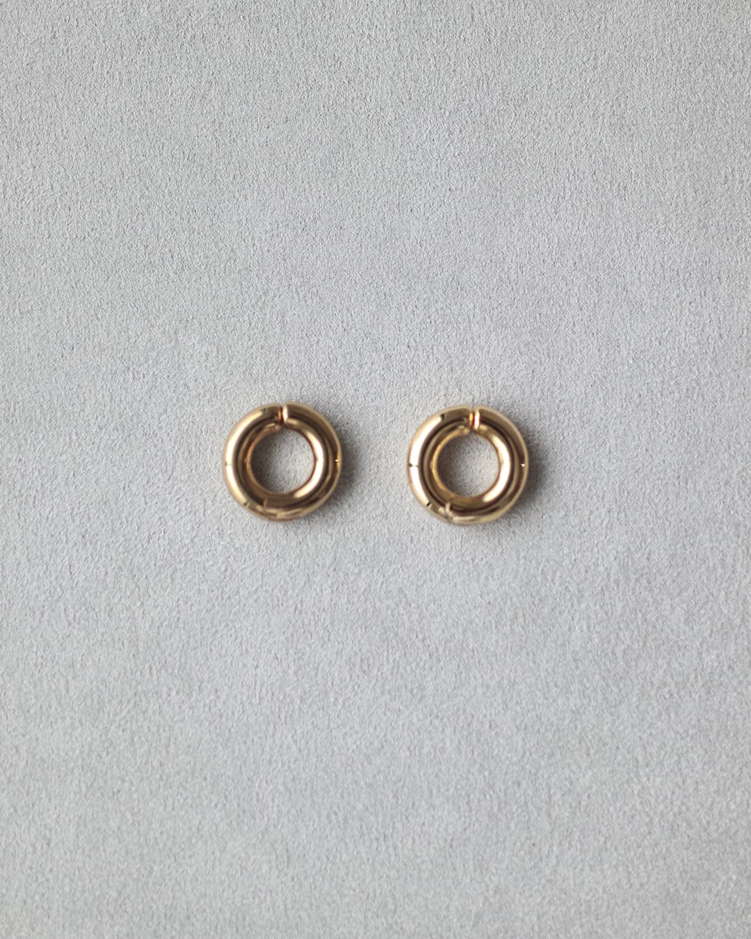 Hoop clip earring A/ gold
