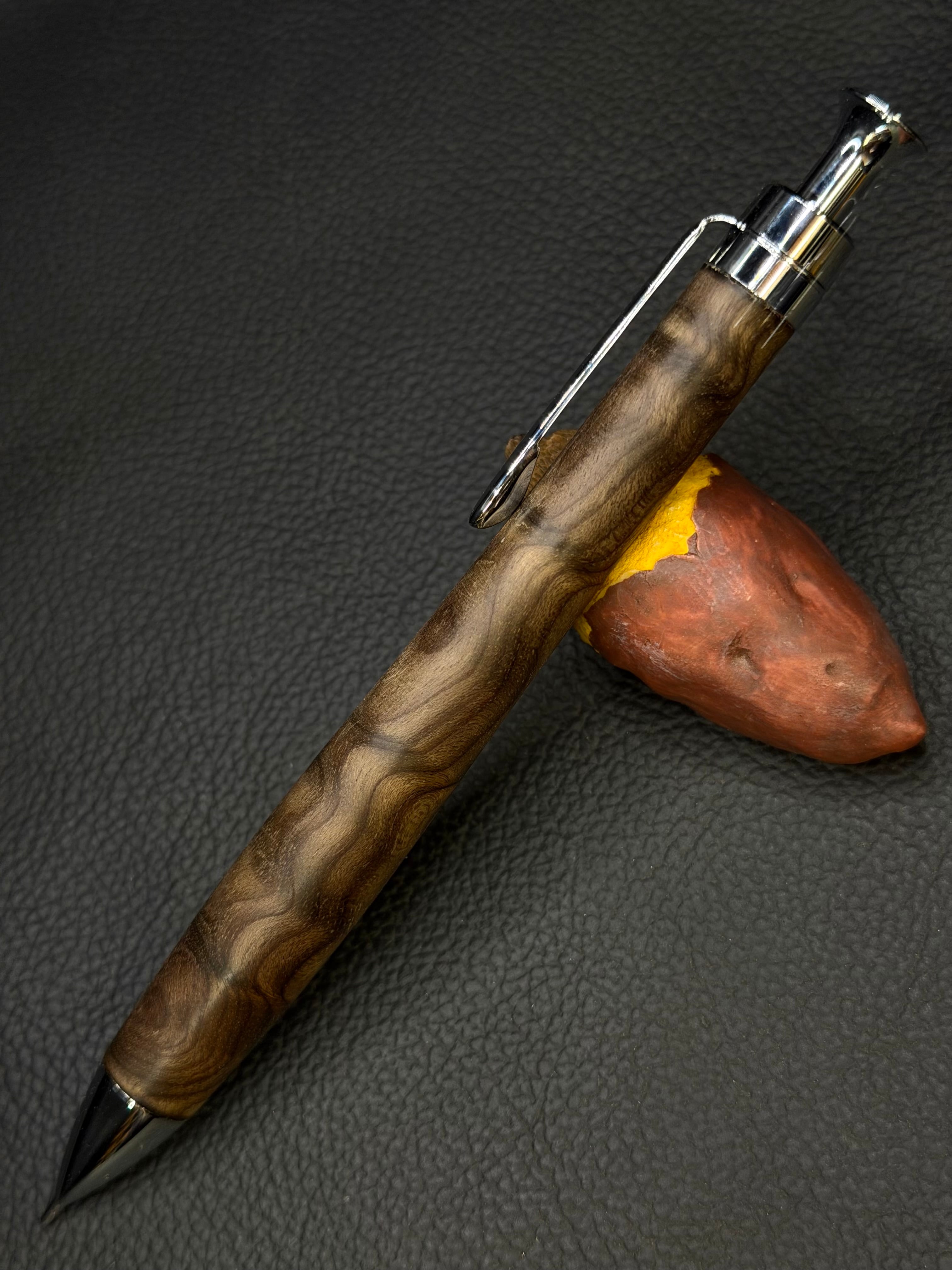 こぶた工房 シャープペンシル 神代楠 極上玉＆縮杢0.5mm 07b618d5cd75f9d426683eca1ff0ee