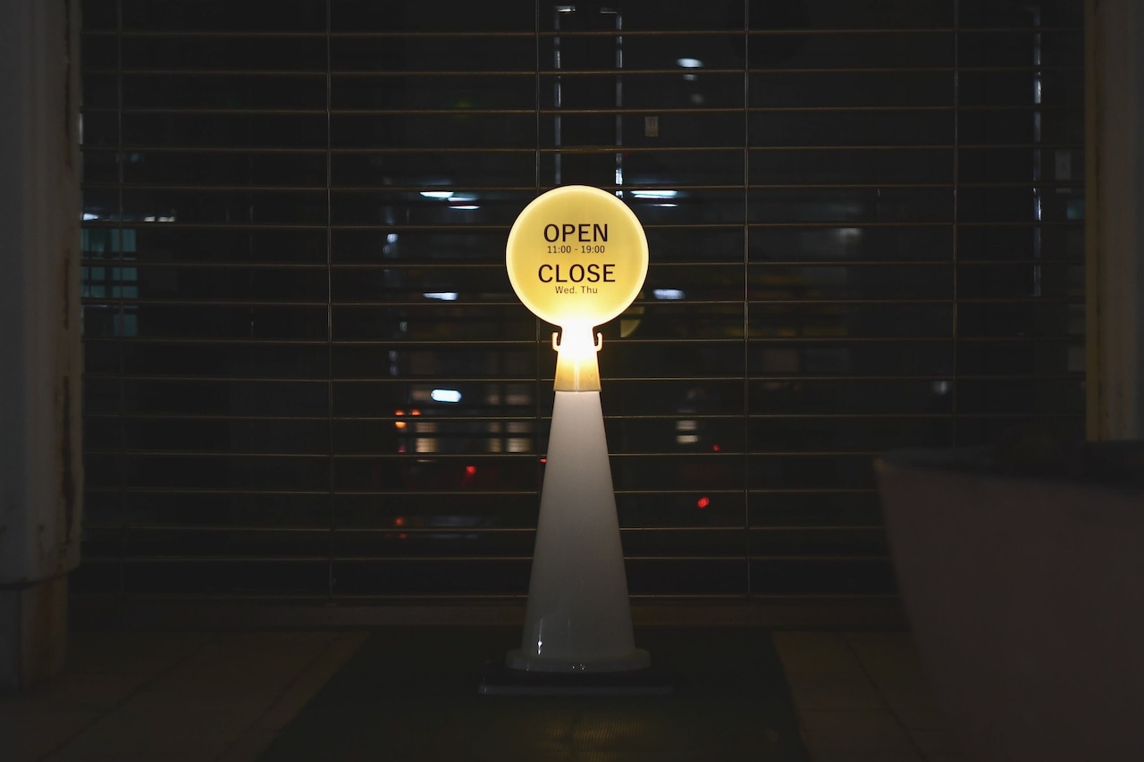 「OPEN CLOSE」PREFAB SIGN