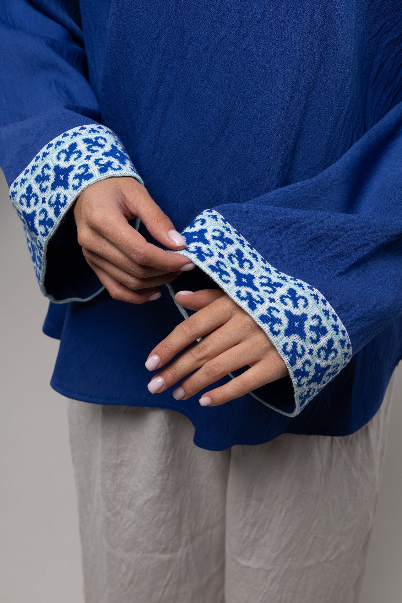 ウクライナ刺繍ヴィシヴァンカ クロスステッチ　手刺繍　ブラウス　麻　レディース・フリーサイズ - 3