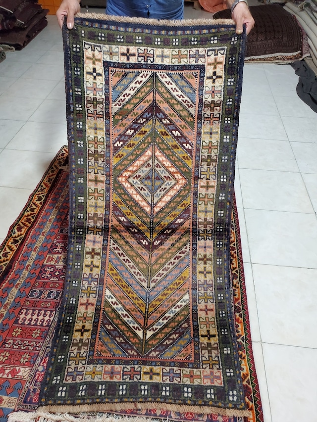 絨毯クエスト48【No.88】 ※現在、こちらの商品はイランに置いてあります。ご希望の方は先ずは在庫のご確認をお願いします。