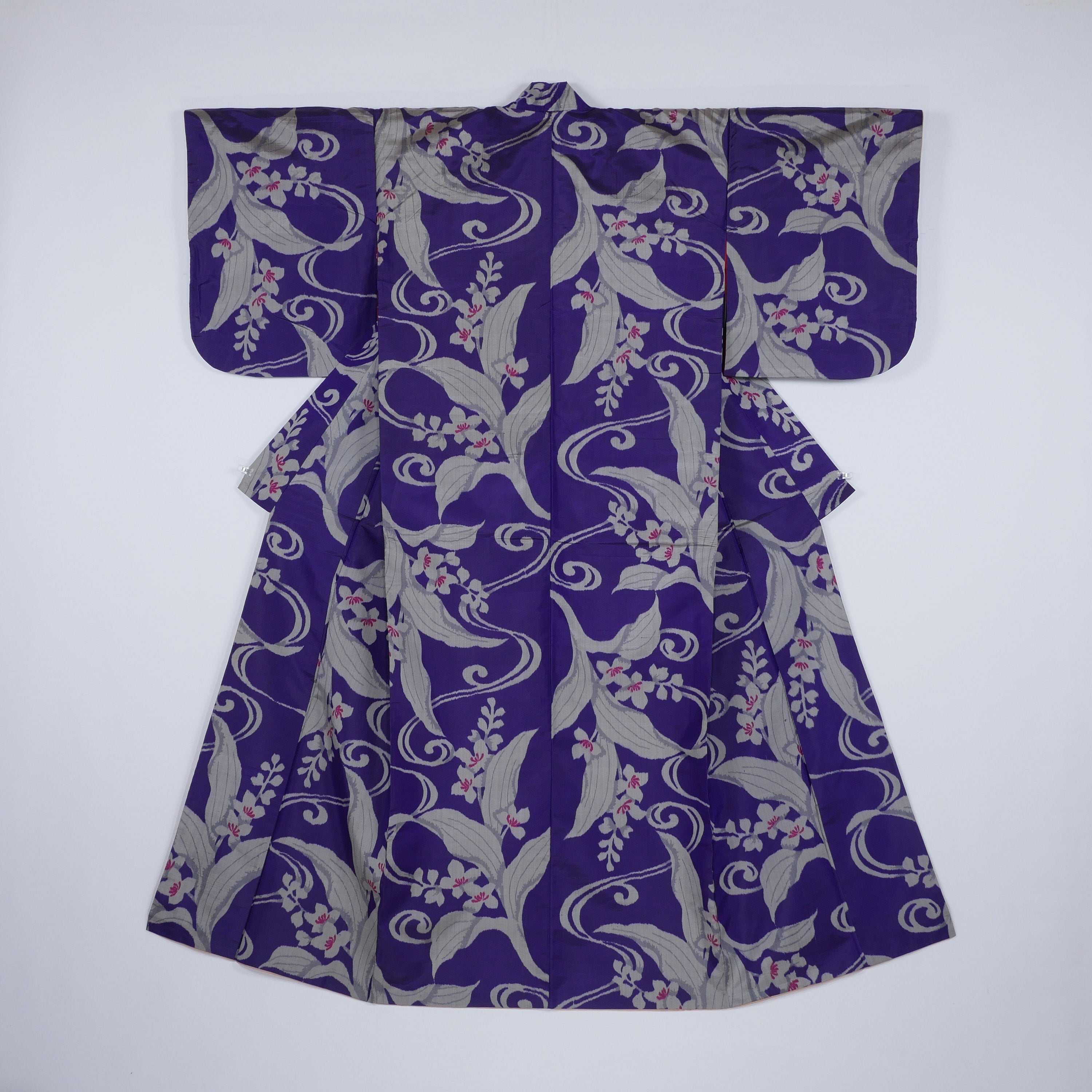 正絹　蘭模様　秩父銘仙着物 | Vintage purple meisen kimono with a stream and orchid motif  | Tokyo Wonder powered by BASE