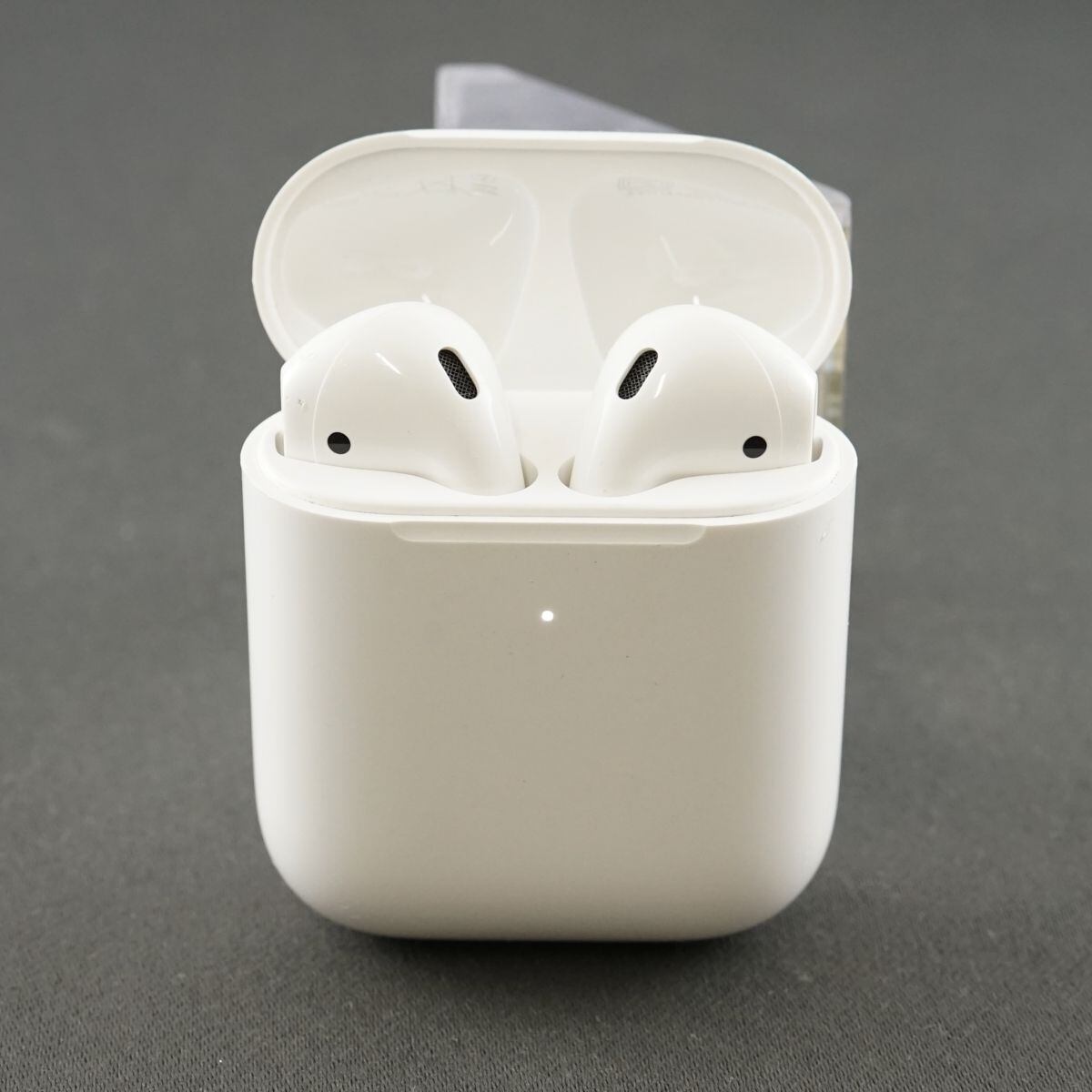 Apple AirPods エアーポッズ 第2世代 with Wireless…