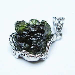 モルダバイト ペンダント 原石 ペンダントトップ メール便可 [M便 1/20] 199-403