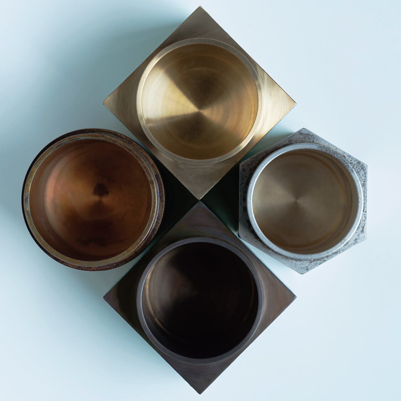 MADOKA 総漆×青 | ZAYU｜新しい供養スタイル、自宅納骨。