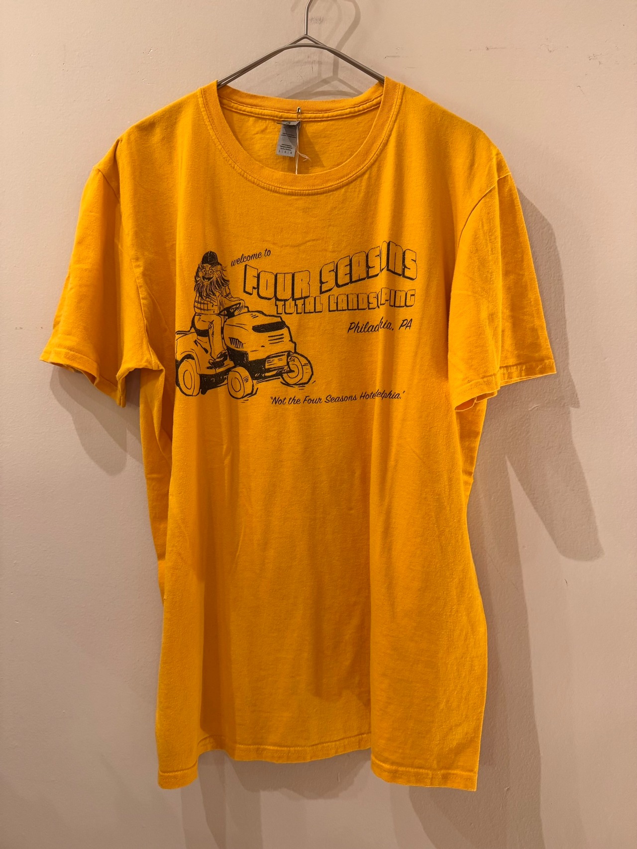 FOUR SEASONS TOTAL LANDSCAPING Tシャツ