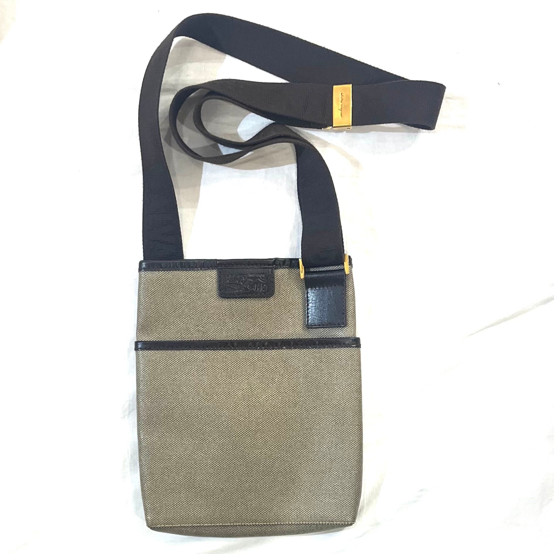 GW中値下げ⭐︎ フェラガモ オケージョンバッグ(ショルダー付) Salvatore Ferragamo】 ブラウン系 PVCショルダーバッグ 縦型